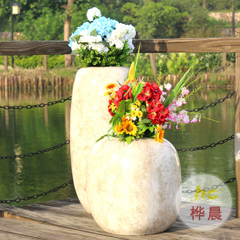 玻璃鋼藝術(shù)花盆讓深圳海航商場(chǎng)更具特色