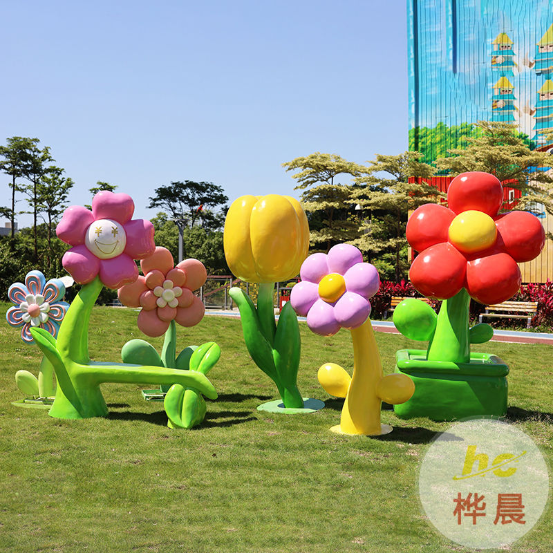 方圳玻璃鋼卡通IP梨雕塑公仔氣球滑板公園景區(qū)戶外創(chuàng)意小品定制廠